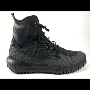Nike Air Wild Mid Hiking Boots Size: Men’s 8
